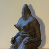 sculpture femme monstre pierre rocher